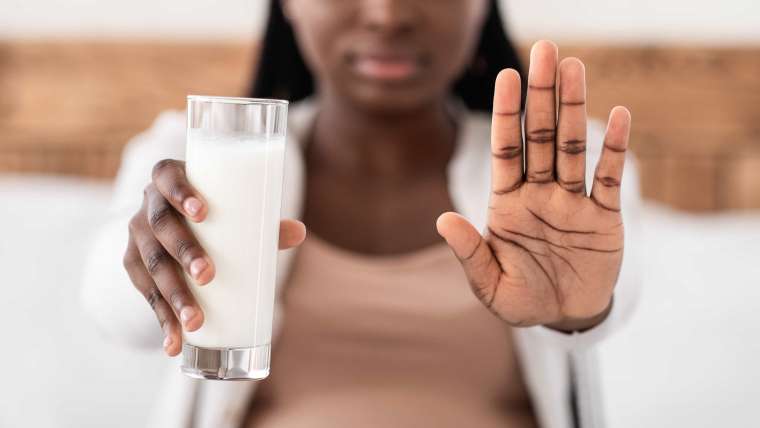 Entenda a diferença entre alergia ao leite e intolerância à lactose